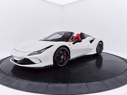 Used 2022 Ferrari F8 Tributo RWD image 15