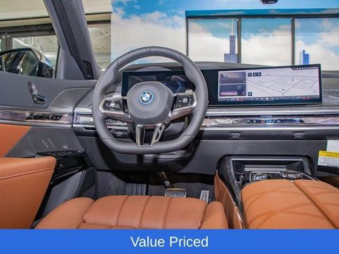 Used 2025 BMW 750e xDrive w/ Premium Package AWD/4WD image 17