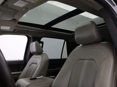 Used 2021 Ford Expedition Max Limited RWD image 6