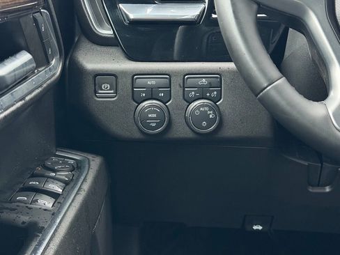 Used 2024 Chevrolet Silverado 1500 LT AWD/4WD image 28