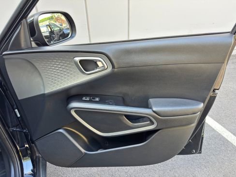 Used 2021 Kia Soul LX FWD image 34