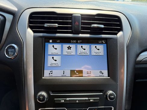 Used 2017 Ford Fusion SE w/ Fusion SE Technology Package image 20