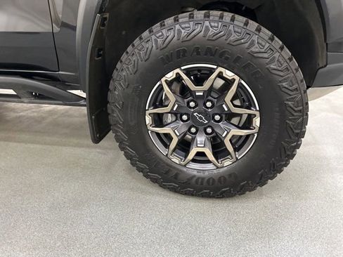 Used 2025 Chevrolet Colorado ZR2 w/ Technology Package AWD/4WD image 30