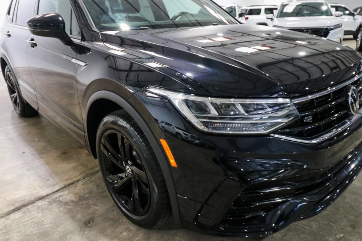 Used 2023 Volkswagen Tiguan SE R-Line FWD image 36
