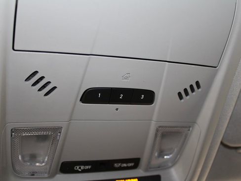 Used 2024 GMC Terrain SLT image 43