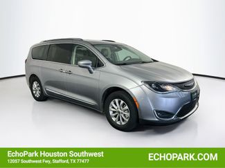 Used 2019 Chrysler Pacifica Touring-L FWD video 1