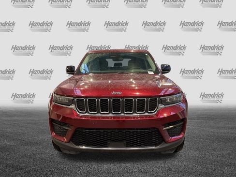 Used 2023 Jeep Grand Cherokee Laredo w/ Luxury Tech Group I RWD image 3