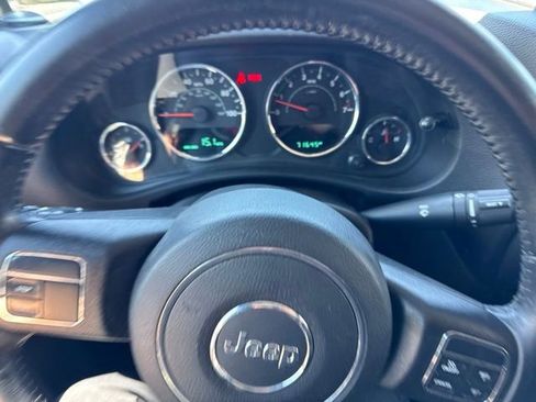 Used 2017 Jeep Wrangler Sahara AWD/4WD image 14