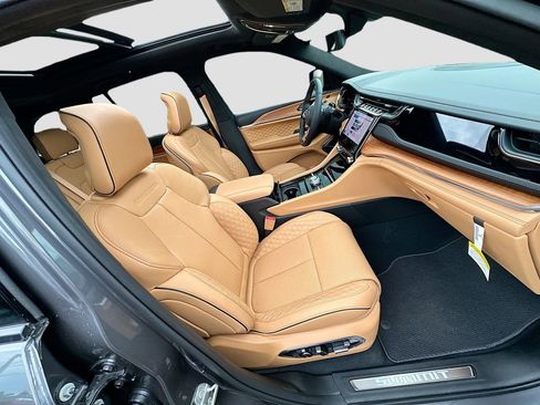 New 2025 Jeep Grand Cherokee Summit AWD/4WD image 30