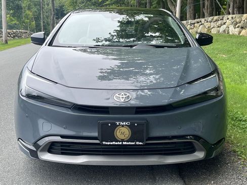 Used 2025 Toyota Prius XLE AWD/4WD image 4