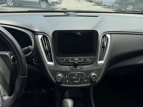 Used 2021 Chevrolet Malibu RS FWD image 11