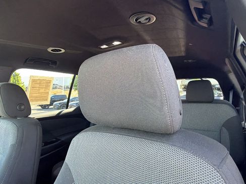 Used 2023 Chevrolet Traverse LT FWD image 11