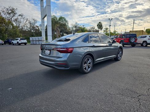 Used 2023 Volkswagen Jetta SE image 5