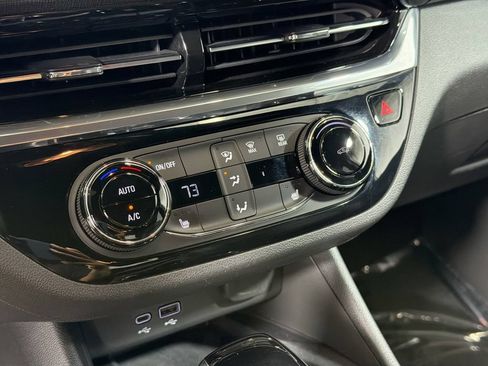 Used 2024 Buick Envista Sport Touring w/ Convenience I Package FWD image 16