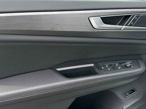 New 2024 Volkswagen Atlas Cross Sport SE FWD image 11