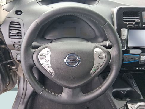 Used 2015 Nissan Leaf SV image 14