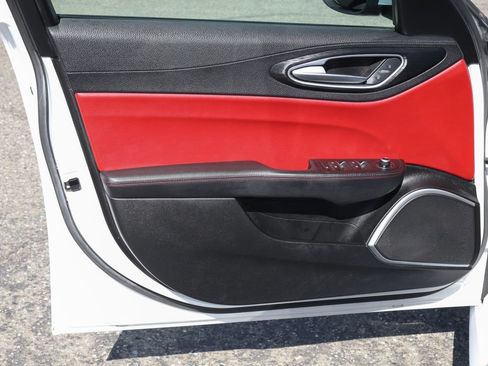 Used 2019 Alfa Romeo Giulia RWD image 18