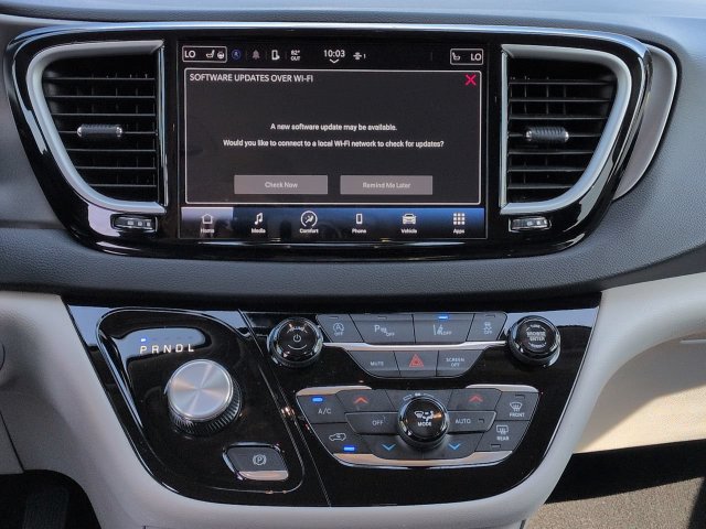 Certified 2024 Chrysler Pacifica Touring-L FWD image 17