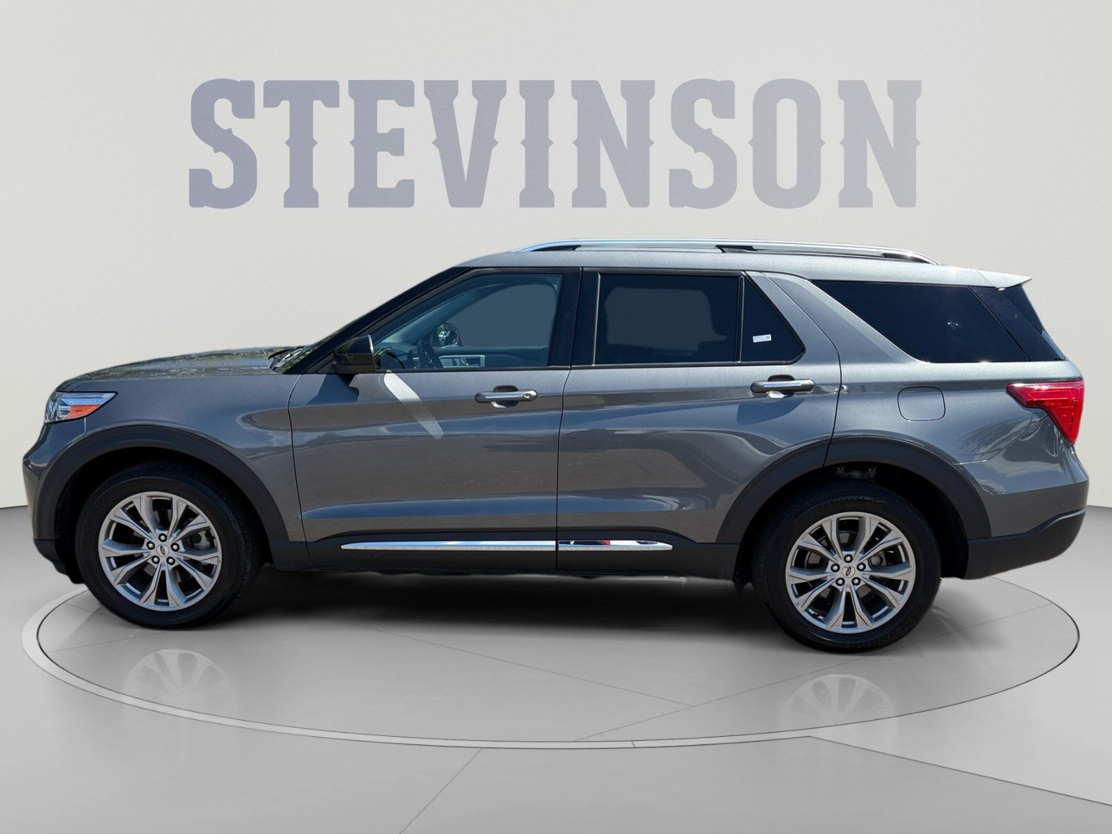 Used 2023 Ford Explorer Limited AWD/4WD image 2