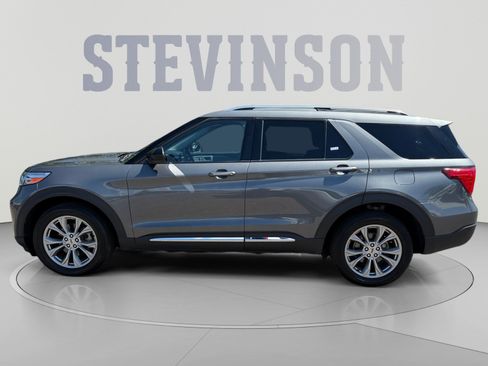 Used 2023 Ford Explorer Limited AWD/4WD image 2