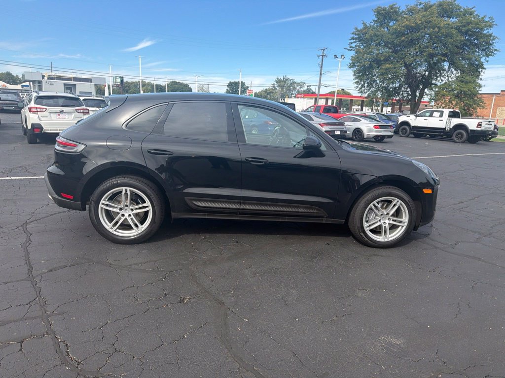 Used 2022 Porsche Macan AWD/4WD image 5