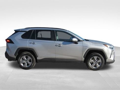 Used 2022 Toyota RAV4 XLE w/ Convenience Package AWD/4WD image 3