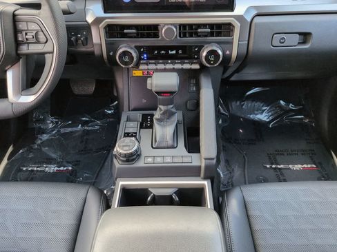 Used 2025 Toyota Tacoma TRD Off-Road w/ TRD Off Road Premium Package AWD/4WD image 18