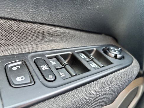 Used 2016 Jeep Renegade Latitude AWD/4WD image 22
