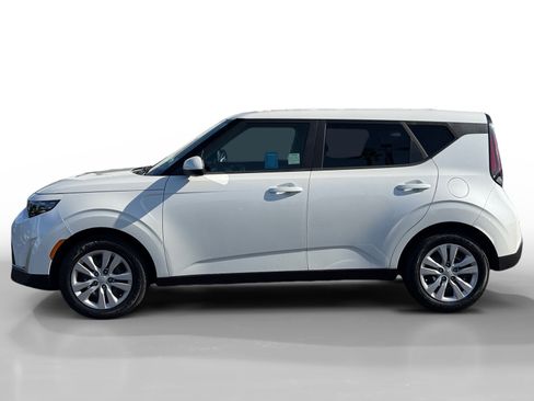 Used 2023 Kia Soul LX FWD image 2