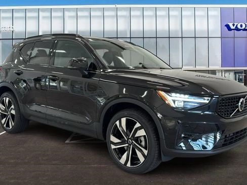 Used 2026 Volvo XC40 B5 Ultra w/ Protection Package Premier image 1