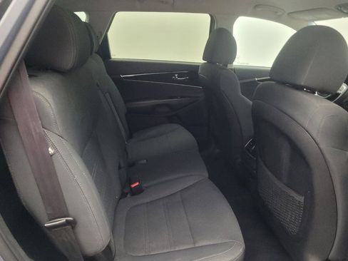 Used 2020 Kia Sorento LX AWD/4WD image 19