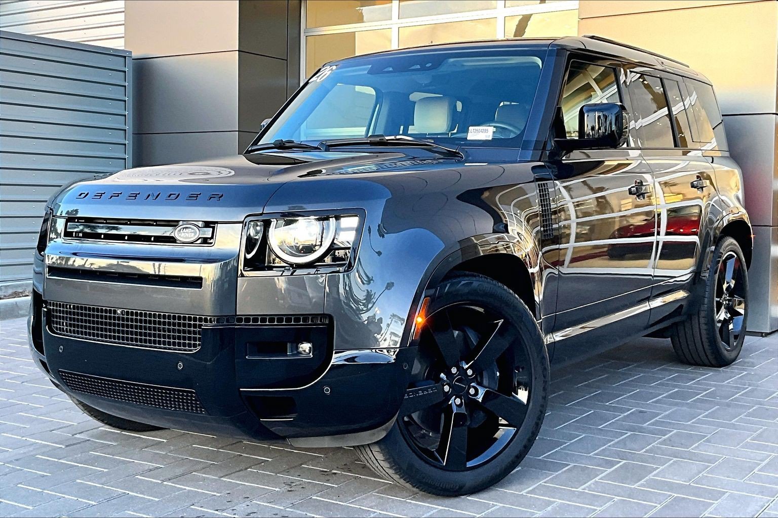 Used 2026 Land Rover Defender 110 X-Dynamic SE AWD/4WD image 1