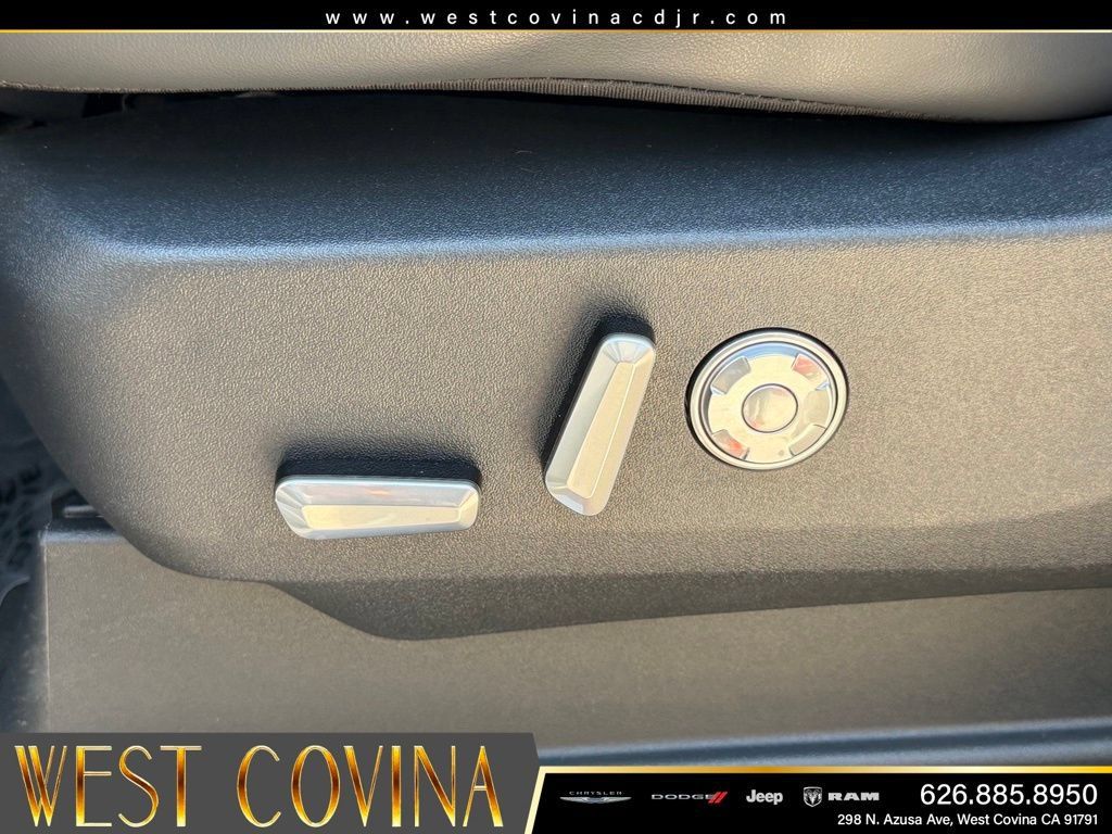 Used 2025 Lincoln Navigator Reserve AWD/4WD image 19