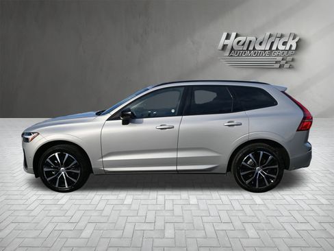 Used 2025 Volvo XC60 B5 Plus image 7