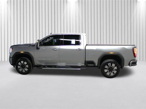 Used 2025 GMC Sierra 2500 Denali image 7