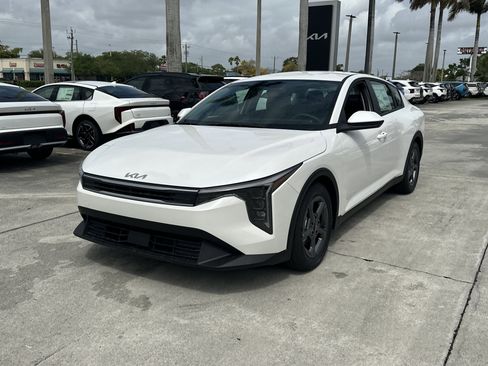 New 2026 Kia K4 LXS FWD image 2