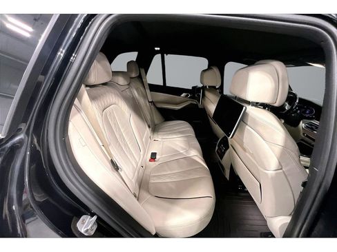 Used 2019 BMW X5 xDrive50i w/ M Sport Package image 28