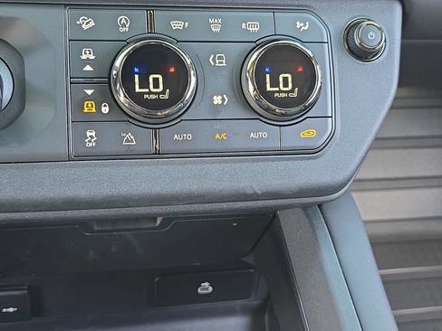 Used 2025 Land Rover Defender 110 AWD/4WD image 24