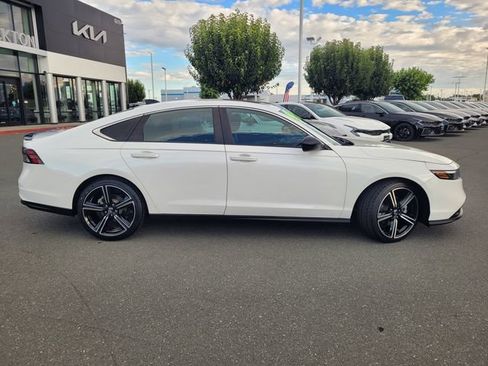 Used 2023 Honda Accord Sport image 3