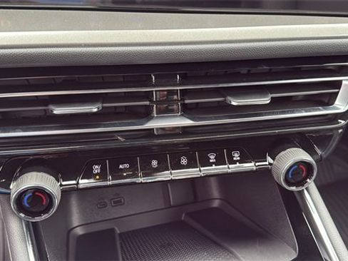 New 2026 Chevrolet Traverse LT w/ Sun and Wheel Package image 21