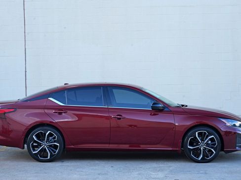 Used 2024 Nissan Altima 2.5 SR w/ SR Premium Package FWD image 49
