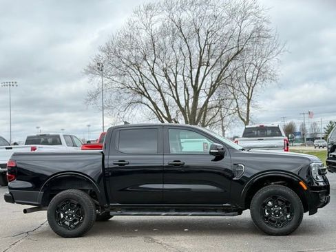 Used 2025 Ford Ranger Lariat w/ Black Appearance Package image 38