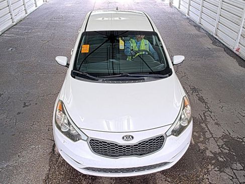Used 2016 Kia Forte LX FWD image 2