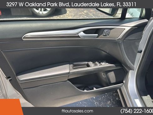 Used 2018 Ford Fusion SE w/ Equipment Group 602A FWD image 18