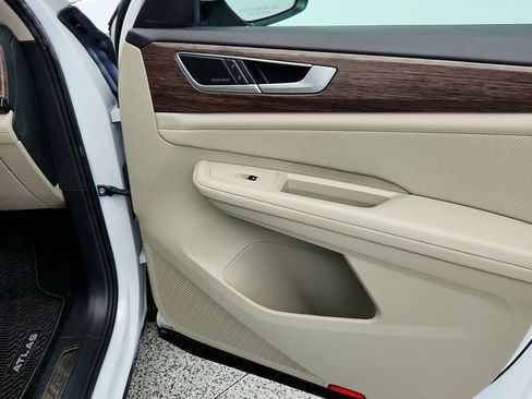 Used 2024 Volkswagen Atlas SEL Premium R-Line image 28