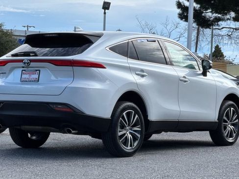 Certified 2024 Toyota Venza LE image 3