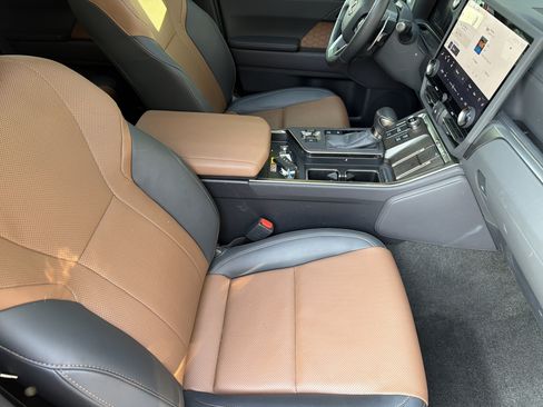 Used 2025 Lexus GX 550 AWD/4WD image 39
