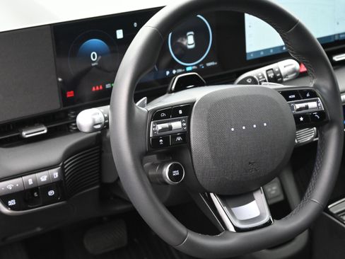 Used 2025 Hyundai Ioniq 5 Limited image 18