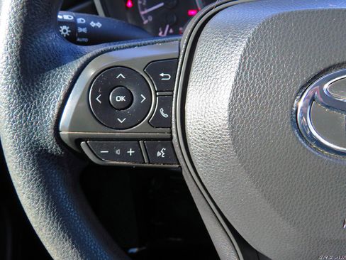 Used 2021 Toyota Corolla LE image 27