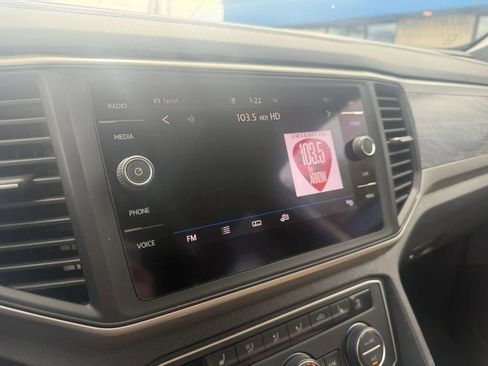 Used 2020 Volkswagen Atlas Cross Sport SE w/ Panoramic Sunroof Package AWD/4WD image 12
